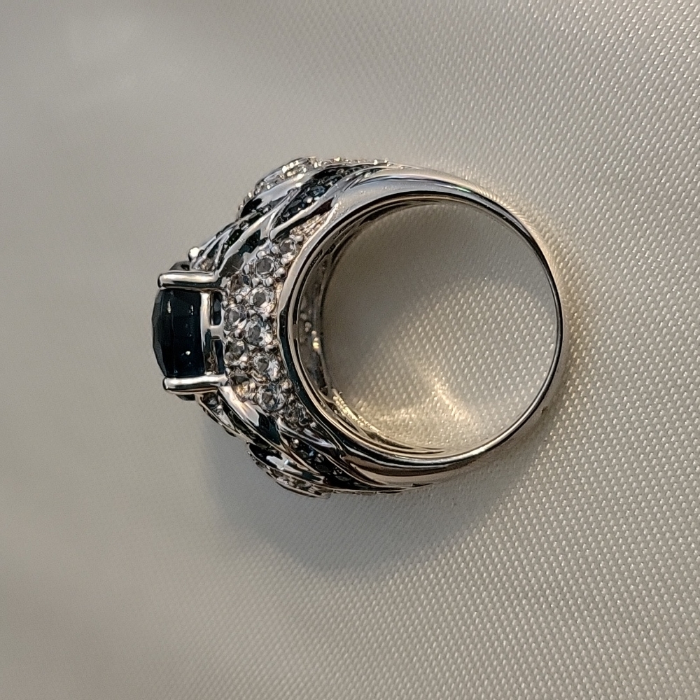 Victoria Wieck London, Blue topaz and Green Gemstone Ring - Picture 7 of 10